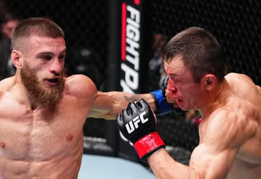Казахстанец Алмахан уступил Топурии в UFC