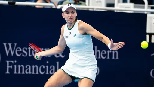 Елена Рыбакина возглавила чемпионскую гонку WTA
