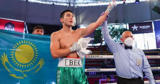 Боксер Бек Нурмаганбет успешно сделал вес перед боем с нигерийцем Абимболой Осундаиро