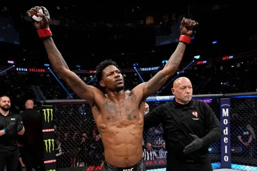 Кевин Холланд победил нокаутом Сантьяго Понциниббио на UFC 287