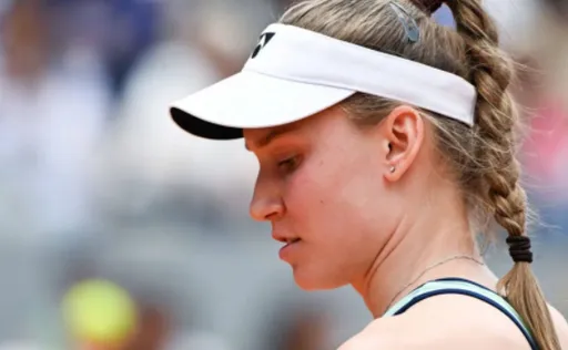 Травма Рыбакиной вызвала тревогу перед Итоговым турниром WTA