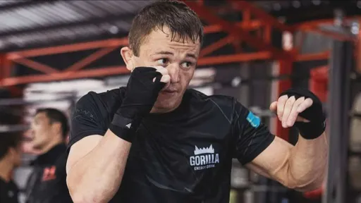 Бекзат Алмахан потерпел поражение на турнире UFC Fight Night 280 в Баку