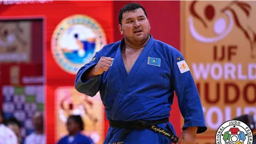 Казахстанский дзюдоист Ерасыл Кажыбаев уступил на старте турнира Grand Slam в Лозанне