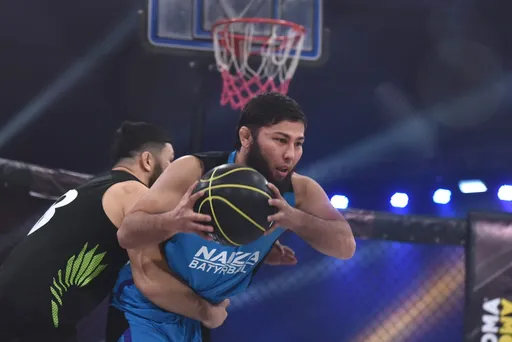 «Такого мир не видел»: казахстанцы придумали новый вид спорта Batyr Ball и шокировали фанатов ММА