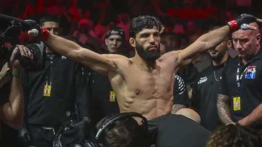 Арман Царукян нокаутировал Маурисио Руффи в соглавном бою UFC 331