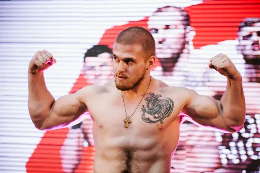 Казахстанский боец MMA Артем Резников объяснил причину конфликта с россиянином Александром Шлеменко