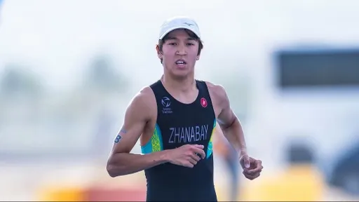 Казахстанец завоевал серебро на международном турнире по триатлону