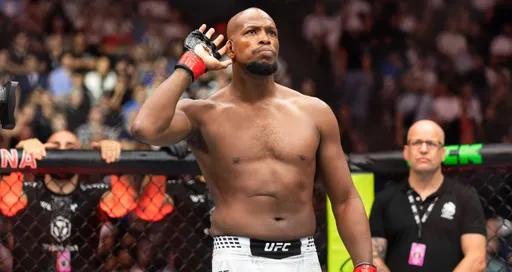 Топовый боец исключен из рейтингов UFC после поединка с узбекистанцем