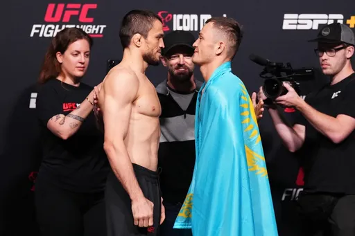 Алмахан проиграл Нурмагомедову в своем дебюте в UFC