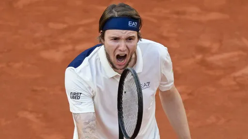 Александр Бублик уверенно продолжил выступление на US Open-2026