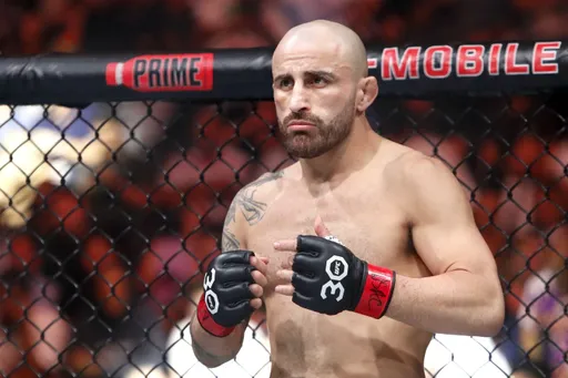 Волкановски оценил шансы в третий раз сразиться за титул UFC в лёгком весе