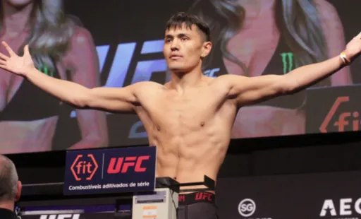 Утвержден поединок казахского бойца из Китая на турнире UFC