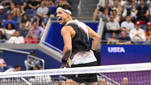Бен Шелтон переиграл Циципаса и сыграет с Алькарасом на US Open