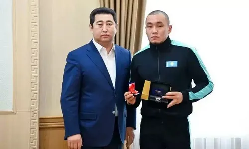Аким СКО подарил квартиру призеру Чемпионата мира