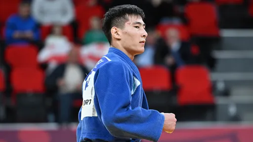 Казахстанский дзюдоист уступил чемпиону мира на турнире в Баку