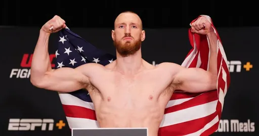 Пайфер задушил Магомедова во втором раунде турнира UFC 320