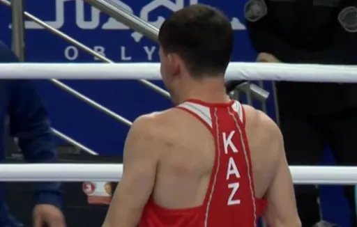 Курьер-боксер Зейнуллинов уступил титул чемпиона Казахстана
