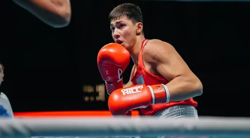 Казахстанец отправил соперника в нокдаун и вышел в финал чемпионата Азии