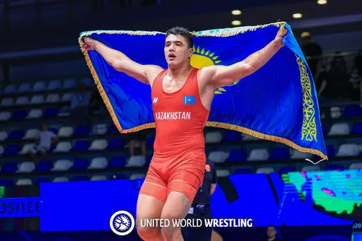 Казахстанские вольники завоевали пять медалей на чемпионате мира U20 в Болгарии