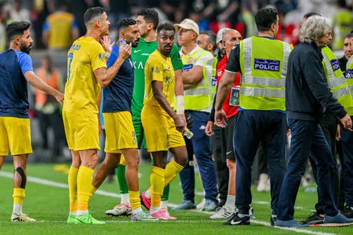 Роналду получил красную карточку и замахнулся кулаком на арбитра