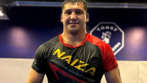 UFC официально объявил дебютный бой казахстанца Дияра Нургожая