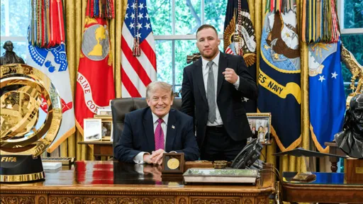 Трамп принял чемпиона UFC Гейджи в Белом доме