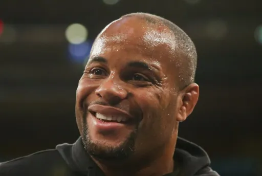 Даниэль Кормье раскритиковал бывших чемпионов UFC за участие в кулачных боях