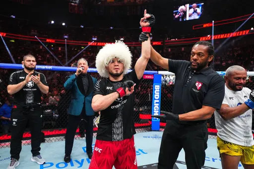 Нурмагомедов взял верх над Фигейреду на UFC 324
