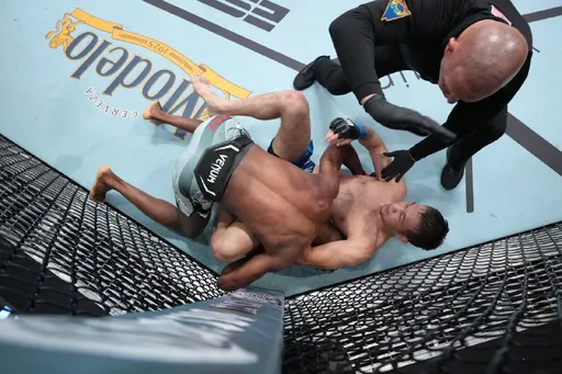 Гильотина Шавката Рахмонова номинирована на лучший самбишен года в UFC