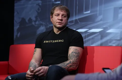 Боец ММА Александр Емельяненко устроил пьяный дебош в аэропорту