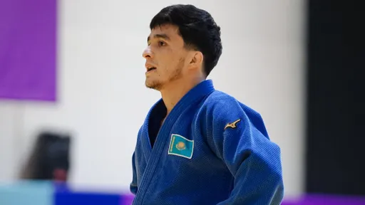 Шерзод Давлатов поборется за бронзу на чемпионате Азии