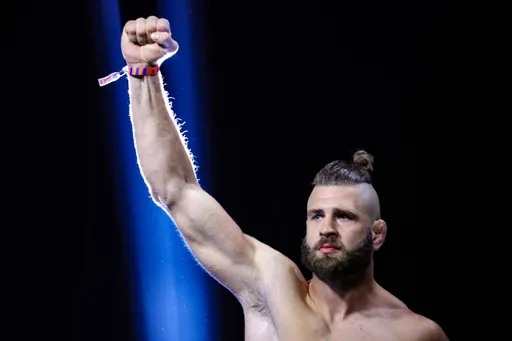 Прохазка мощным апперкотом отправил Раунтри в нокаут на UFC 320