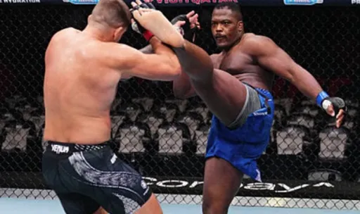 Турнир UFC в Дохе стартовал разгромом