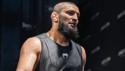 В UFC обсуждают возможное лишение пояса Хамзата Чимаева