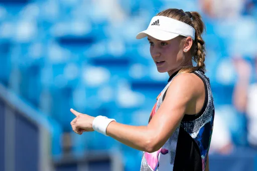 Елена Рыбакина одержала первую победу на турнире в Дубае