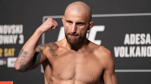 Чемпион UFC Алекс Волкановски считает Стивена Томпсона фаворитом в бою с Шавкатом Рахмоновым