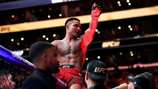 Джошуа Ван обошел Джона Джонса по количеству побед в UFC до 25 лет