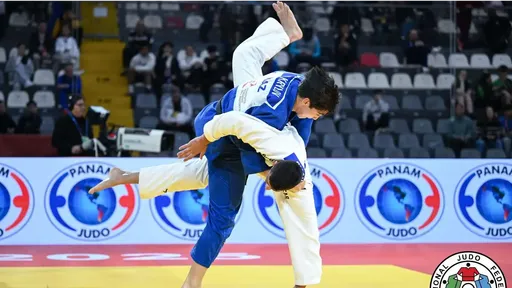 Казахстанский дзюдоист выбил представителя Узбекистана на турнире Grand Slam в Душанбе