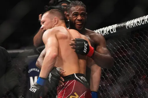 «Клоунское шоу». Экс-чемпион UFC Стерлинг — о поединке Джейка Пола и Энтони Джошуа