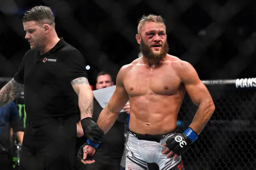 Зарплаты участников турнира UFC Vegas 79: Физиев получил почти полмиллиона долларов