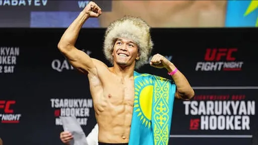 Асу Алмабаев одержал досрочную победу на турнире UFC в Баку