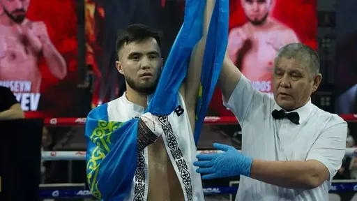 Казахстанский боксер стал чемпионом UBO после победы нокаутом в Индии