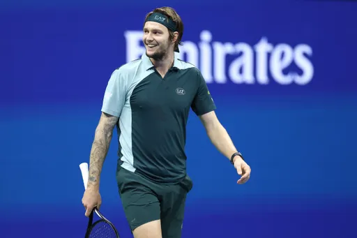 Бублик завершил выступление на US Open, уступив первой ракетке мира Синнеру