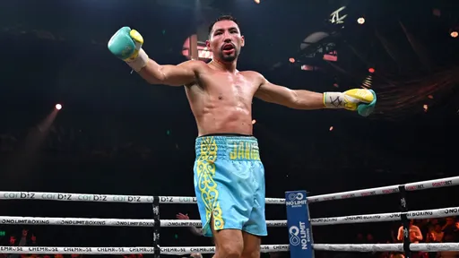 Жанибек Алимханулы отказался от пояса WBO и перейдёт во второй средний вес