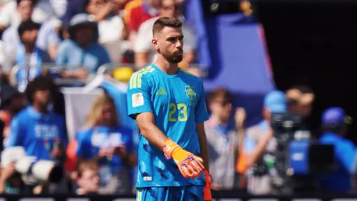 Испанец Симон получил «Золотую перчатку» как лучший вратарь ЧМ-2026 по футболу