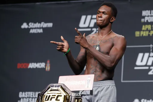 Чемпион UFC Исраэль Адесанья назвал россиянина Забита Магомедшарипова лучшим ударником в промоушене