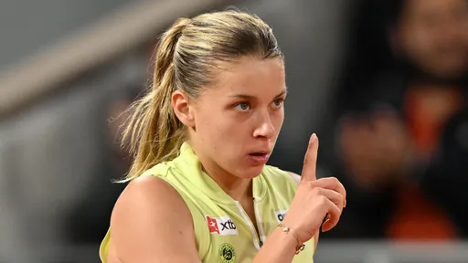 Польская теннисистка Хвалиньска выиграла первый в карьере титул WTA на «тысячнике» в Ухане