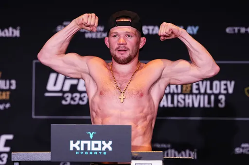 Ян и Двалишвили прошли взвешивание перед титульным боем на UFC 333