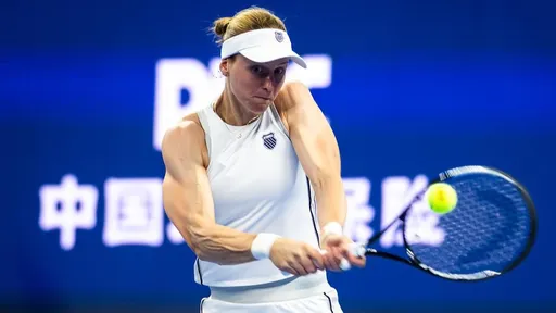 Самсонова одержала победу в трех сетах на старте турнира WTA-1000 в Ухане