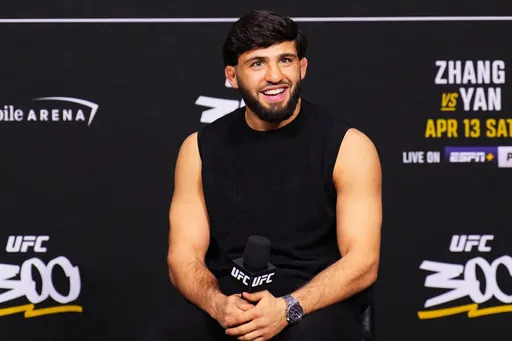 Казахстанский боец раскритиковал UFC за несправедливость к Царукяну